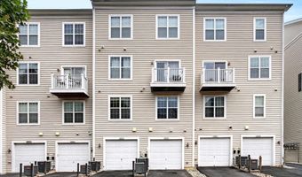 43845 CENTERGATE Dr, Ashburn, VA 20148