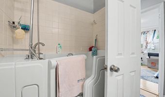 2215 Popps Ferry Rd, Biloxi, MS 39532