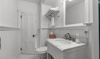 11 Ann St, Newport, RI 02840