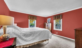 8 Lakeview Rd, Brookfield, CT 06804