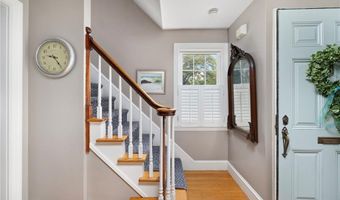 221 Trinity St, Warwick, RI 02886