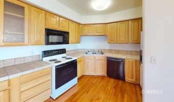 910 S Freedom Way, Big Water, UT 84741