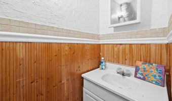 35 E Chestnut St, Augusta, ME 04330