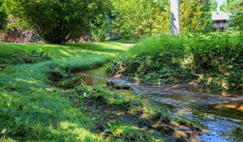 N254 MEADOWBREEZE Court, Appleton, WI 54915