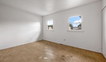 20 Sunshine Ln, Amityville, NY 11701