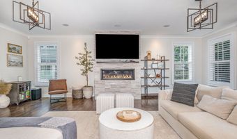 26 S Chestnut Ave, Arlington Heights, IL 60005