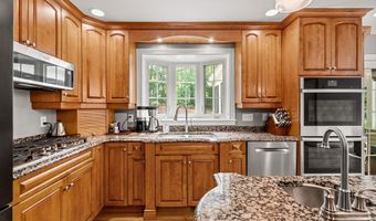 60 Camelot Dr, Bedford, NH 03110