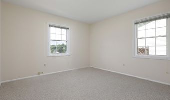 30 Oxford Ln, Aberdeen, NJ 07747
