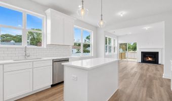 2 Southern Blvd, Bayville, NJ 08721