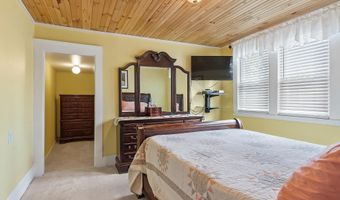 328 W Hollis St, Nashua, NH 03060