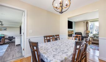 37 New Point Pl, Amityville, NY 11701