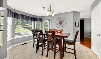 1316 Red Oak Plantation Dr, Ballwin, MO 63021