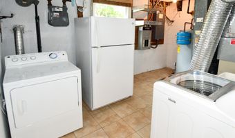 5701 RADNOR Ct, Bethesda, MD 20817