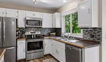 7370 158th St W, Apple Valley, MN 55124