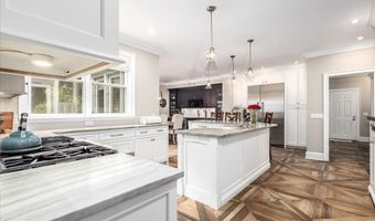 2 Raven Crest Dr, Bethel, CT 06801