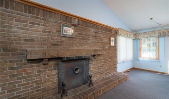 915 Sharondale Dr, Amherst, OH 44001
