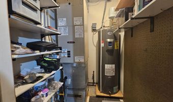 1204 Willow Dr, Aberdeen, SD 57401