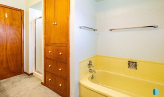 207 S 11th St, Beresford, SD 57004