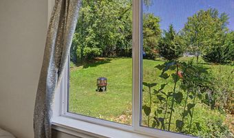 102 Wicklow Dr, Asheville, NC 28806