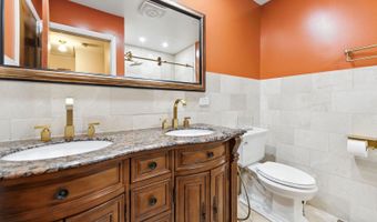 826 S Roosevelt Ave, Arlington Heights, IL 60005