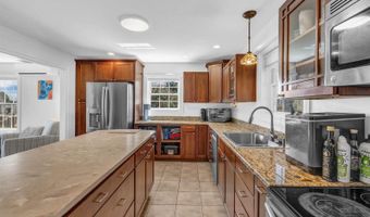 174 Rolling Meadow Dr, Bangor, ME 04401