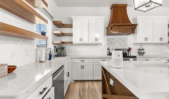 12 NW Sarai Cir, Andrews, TX 79714