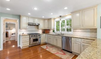 20 Terrace Dr, Barrington, RI 02806