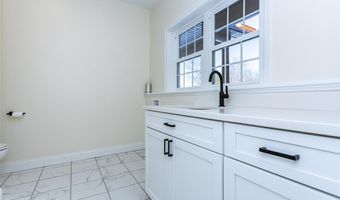 9 Fairway Ct, Alton, IL 62002