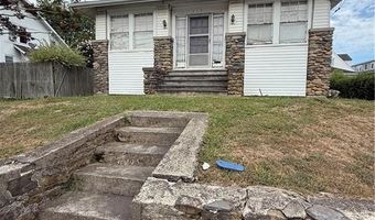 117 W Main Rd, Middletown, RI 02842