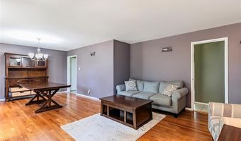 6011 Ranchwood Dr, Affton, MO 63123