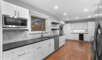 7301 MASONVILLE Ct, Annandale, VA 22003