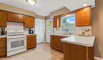 76 9th St, Belford, NJ 07718