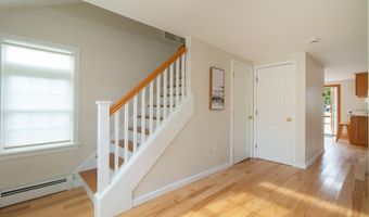 42 Waverly Rd, Branford, CT 06405