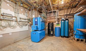 825 Woonsocket Hill Rd, North Smithfield, RI 02896