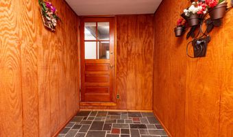 302 E Pasadena Pl, Bridgeport, CT 06610