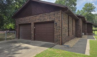 806 E Springfield St, Aurora, MO 65605