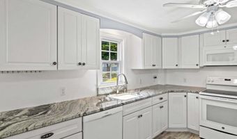 5 Hammock Pkwy, Clinton, CT 06413