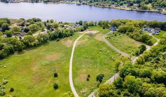 8 Ferry Ln, Berkley, MA 02779