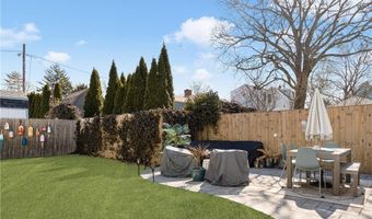 35 Hall Ave, Newport, RI 02840