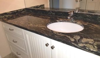 1217 Island Dr 204, Ann Arbor, MI 48105