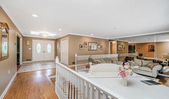 27 Southview Ter S, Middletown, NJ 07748