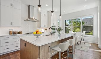 2249 N MADISON St, Arlington, VA 22205