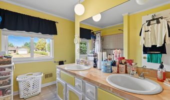 5135 Cheryl Dr, Almont, MI 48003