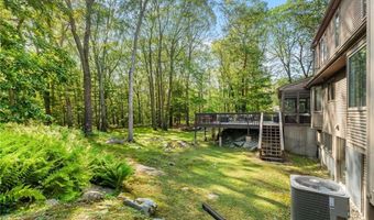 2 Spinney Ln, North Kingstown, RI 02852