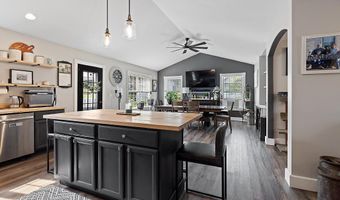 15 Fieldstone Dr, Augusta, ME 04330