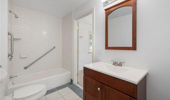 9 Spring St, Jamestown, RI 02835
