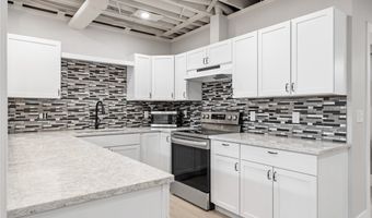 435 Dunwoody Dr, Aurora, OH 44202