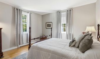 16 Williamsburg Dr, Amherst, NH 03031