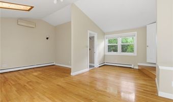 8 Ledgemont Dr, Lincoln, RI 02865