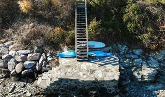 41 Walcott Ave, Jamestown, RI 02835